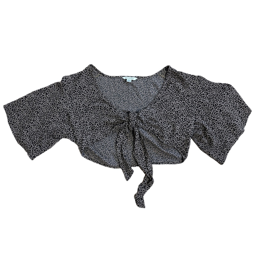 American Eagle crop top. Leopard. M.